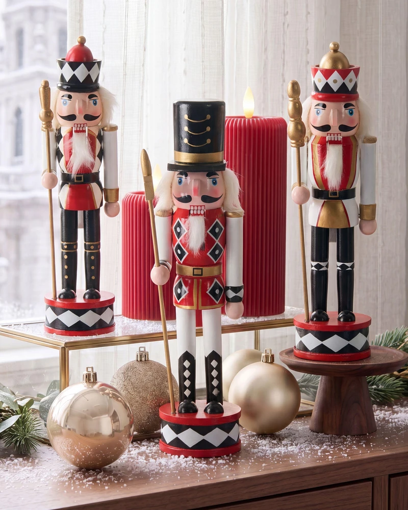 Beliani „RICKLEAN“ dekoracinių figūrėlių rinkinys riešutų gliaudytojai 30 cm red / baltas