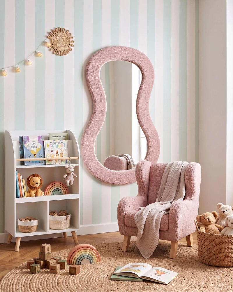 Beliani Sieninis veidrodis PLANCHEZ 70 cm 112 cm Boucle rožinis