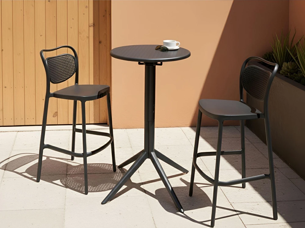 Beliani Sodo baro stalas LEGRENA 60 cm 60 cm juodas