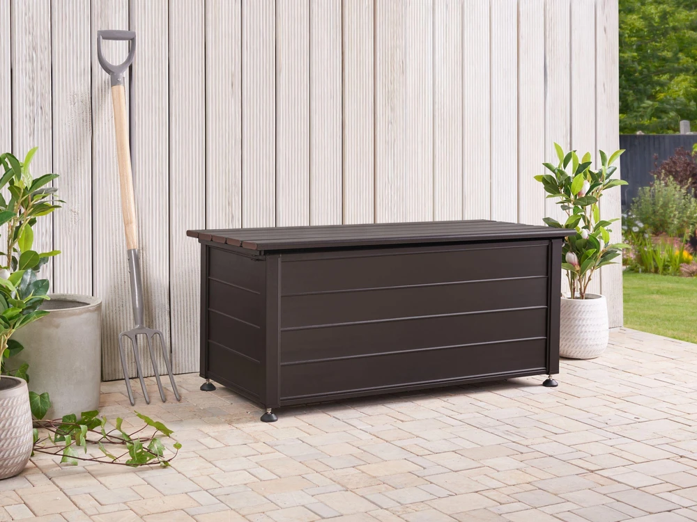 Beliani Sodo dėžė CAMPALTO 113 cm 50 cm tamsiai ruda