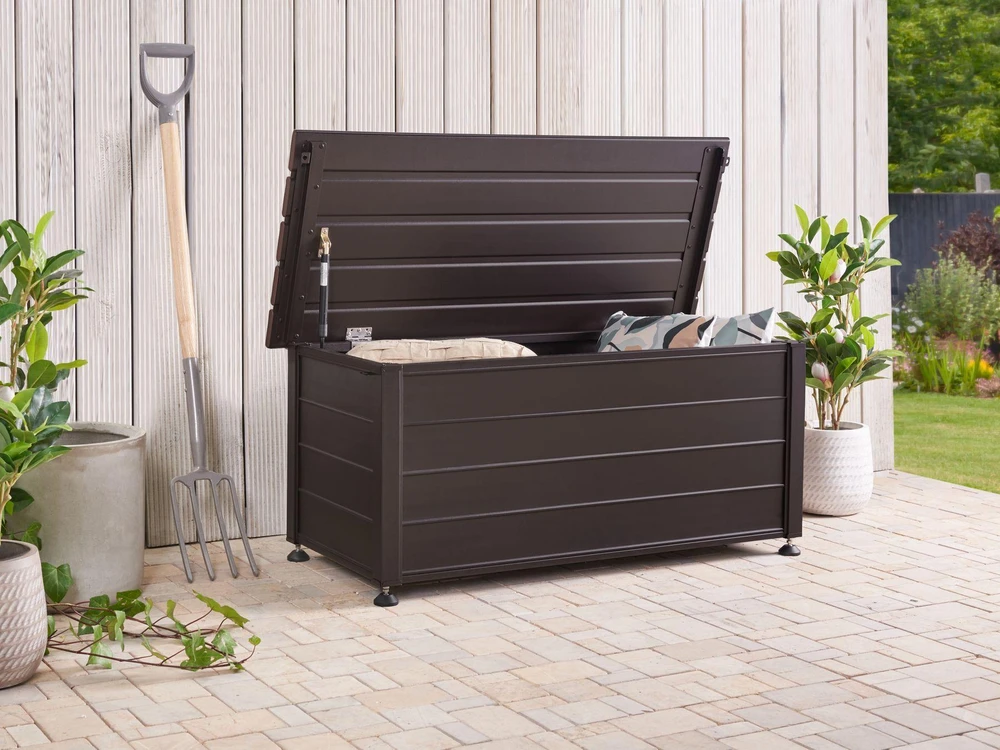 Beliani Sodo dėžė CAMPALTO 113 cm 50 cm tamsiai ruda
