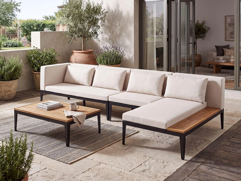 Lauko baldų komplektas Beliani Sodo kampinė sofa su staliuku 4 asmenims BRACCIANO Kairinė šviesiai smėlio spalvos, sertifikuota akacijos mediena