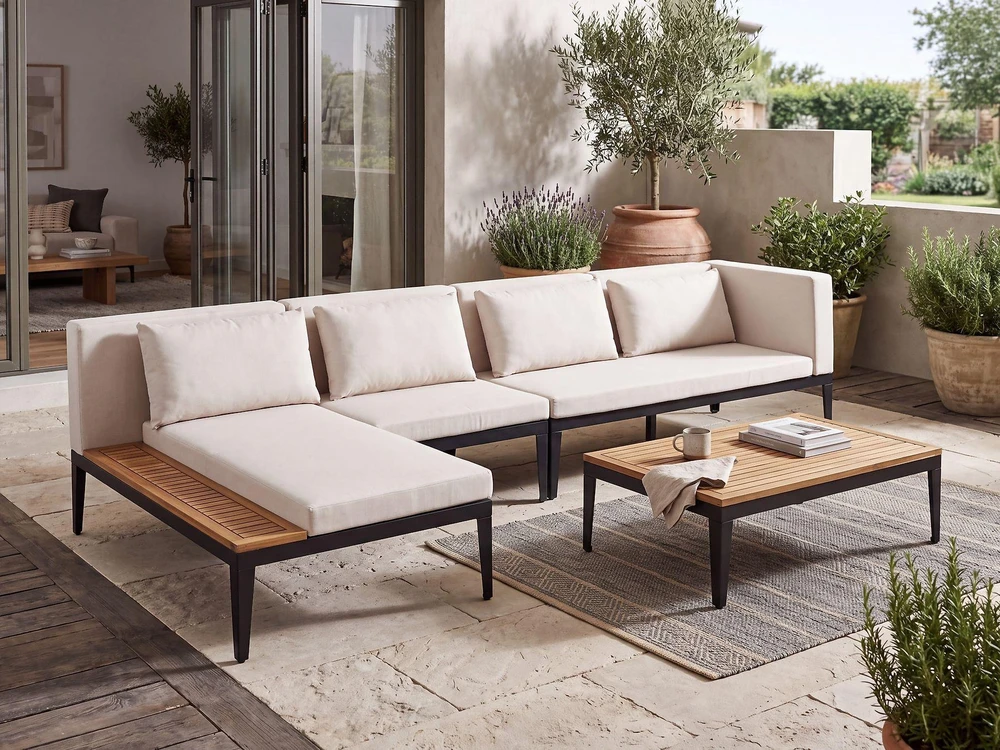 Lauko baldų komplektas Beliani Sodo kampinė sofa su staliuku 4 asmenims BRACCIANO dešininė, šviesiai smėlio spalvos, sertifikuota akacijos mediena