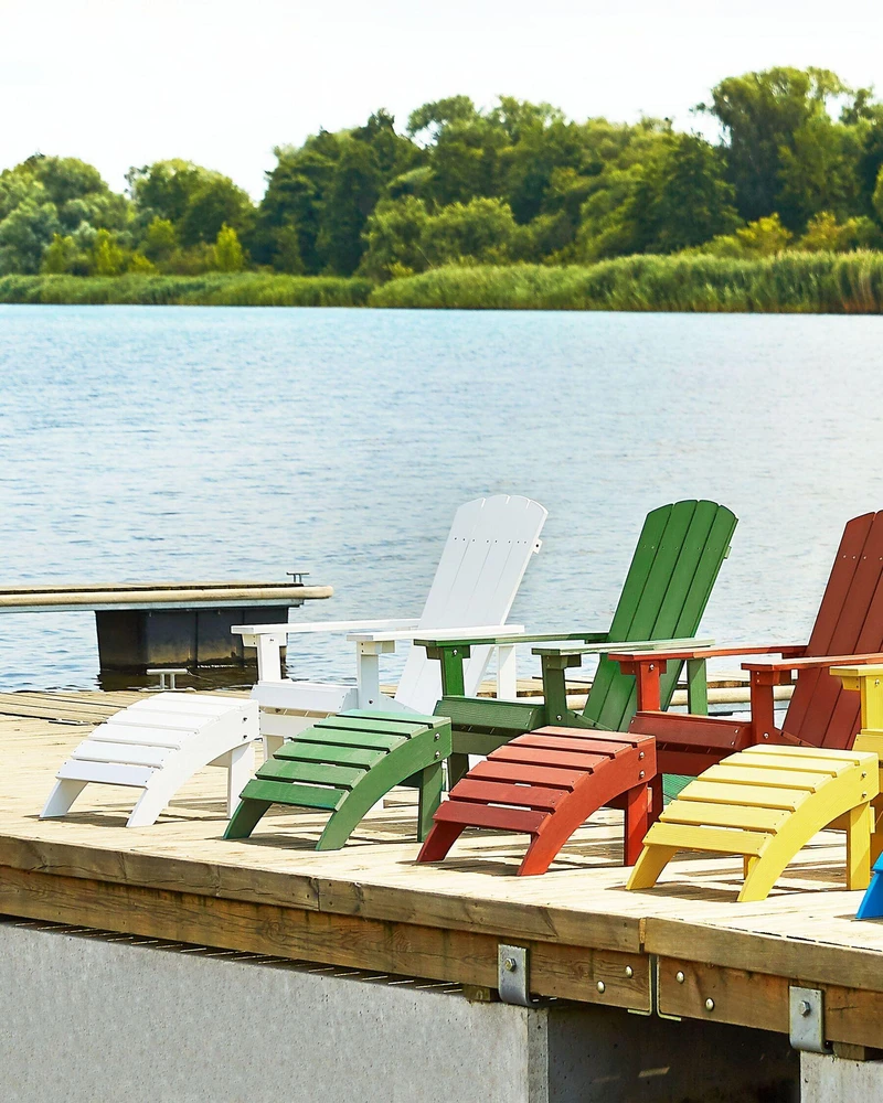 Beliani Sodo kėdė ADIRONDACK su kojų atrama Balta