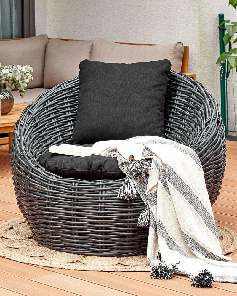Beliani Sodo kėdė LERICI Rattan juoda