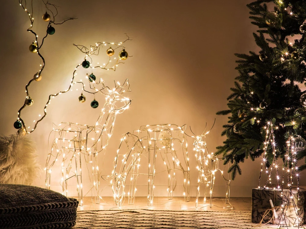 Beliani Sodo LED dekoracija MIKKELI Judantis elnias 76/47/52 cm Balta