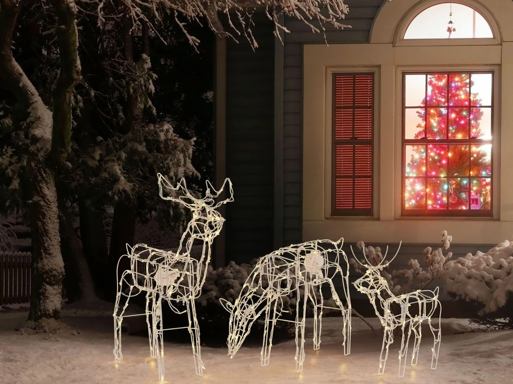 Beliani Sodo LED dekoracija MIKKELI Judantis elnias 76/47/52 cm Balta