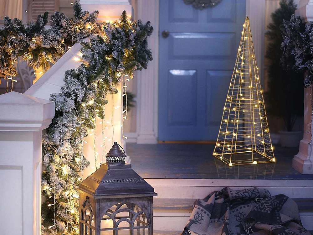 Beliani Sodo LED dekoracija PUKSALA Kalėdų eglutė 60 cm Sidabrinė