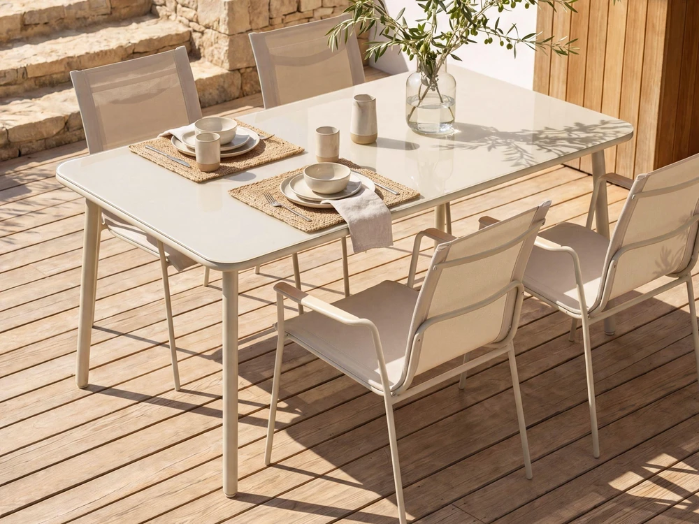 Beliani Sodo stalas CARAVINO 160 cm 90 cm metalinis šviesiai smėlio spalvos