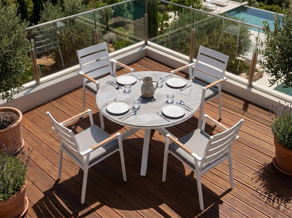 Beliani Sodo stalas MALETTO 120 cm, pilkas stiklas
