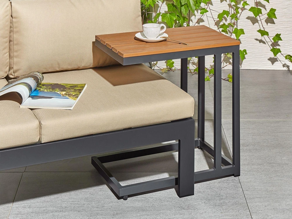 Beliani Sodo staliukas MESSINA 60 cm 35 cm juodas