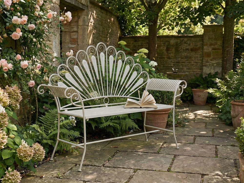 Beliani Sodo suoliukas PAVIA 146 cm metalinis, balkšva spalva