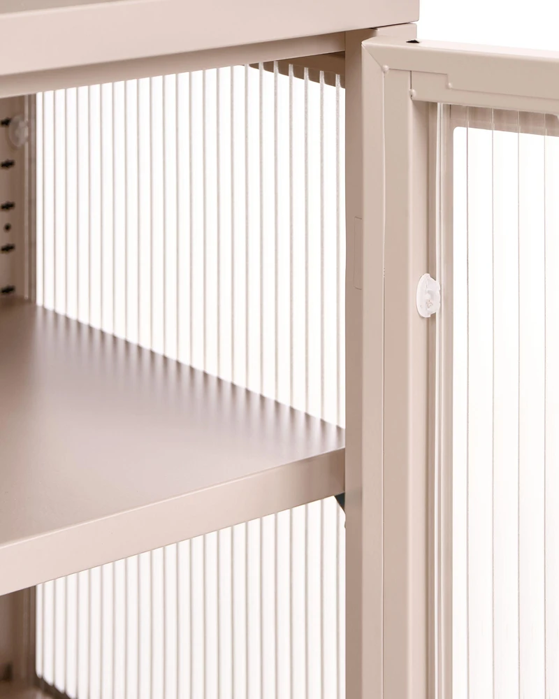 Beliani Spintelė su stiklinėmis durelėmis DEVON Metal 115 cm, smėlio spalvos