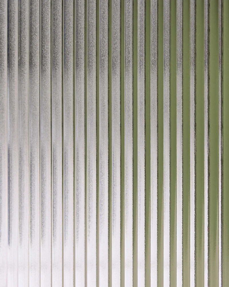 Beliani Spintelė su stiklinėmis durelėmis LERRYN metalinė 90 cm žalia