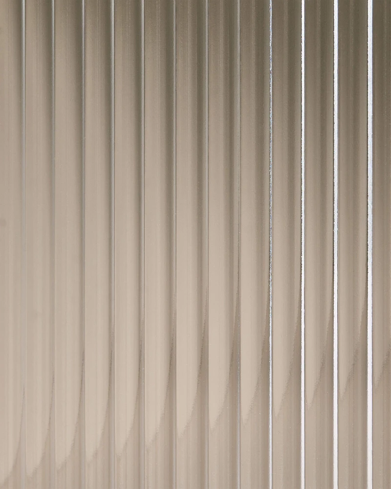 Beliani Spintelė su stiklinėmis durelėmis LERRYN Metal 90 cm smėlio spalvos