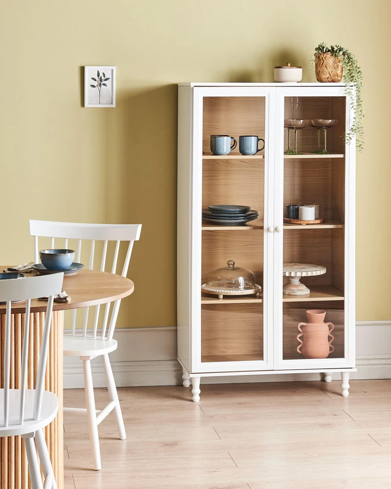 Beliani Tingledale vitrina su stiklinėmis durelėmis 80 cm balta