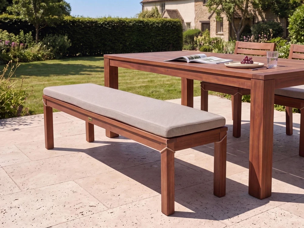 Beliani TUSCANIA sodo suoliukas su pagalvėle, 160 cm, eukalipto mediena, smėlio spalvos