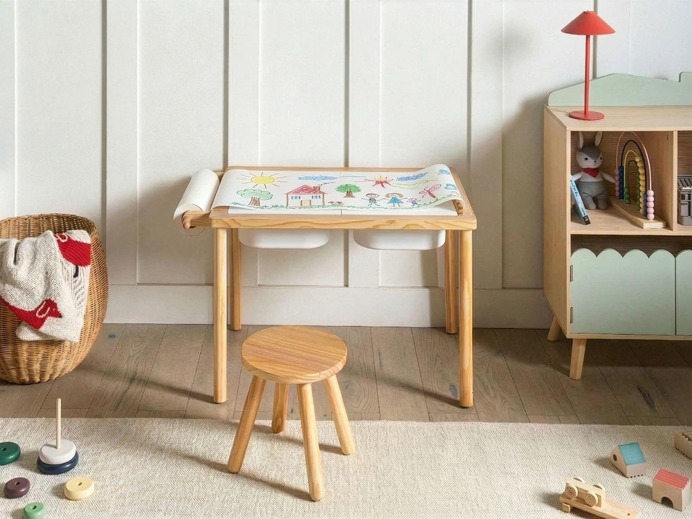 Beliani Vaikiškas stalelis su kėde KEMPSEY Šviesiai rudas Montessori su dėtuve