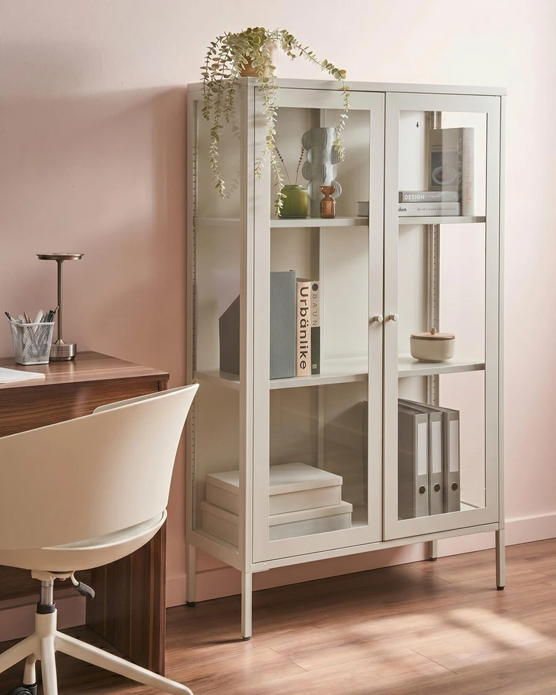 Beliani Vitrina su stikline spintele NASH Metal 90 cm šviesiai smėlio spalvos