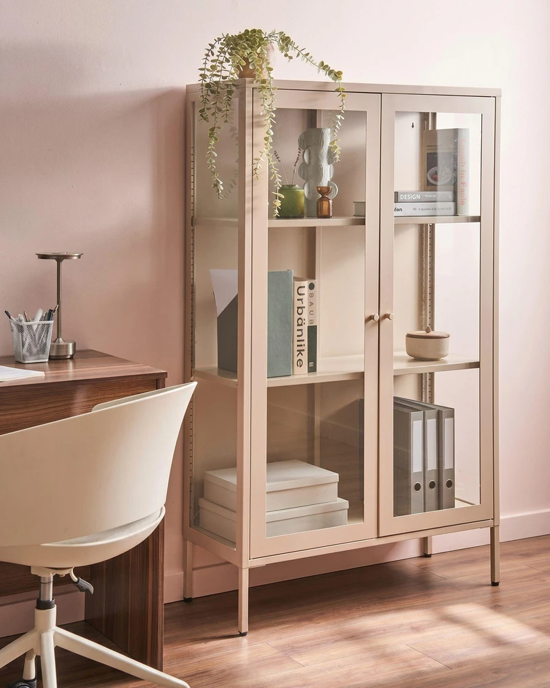 Beliani Vitrina su stiklinėmis durelėmis NASH Metal 90 cm smėlio spalvos