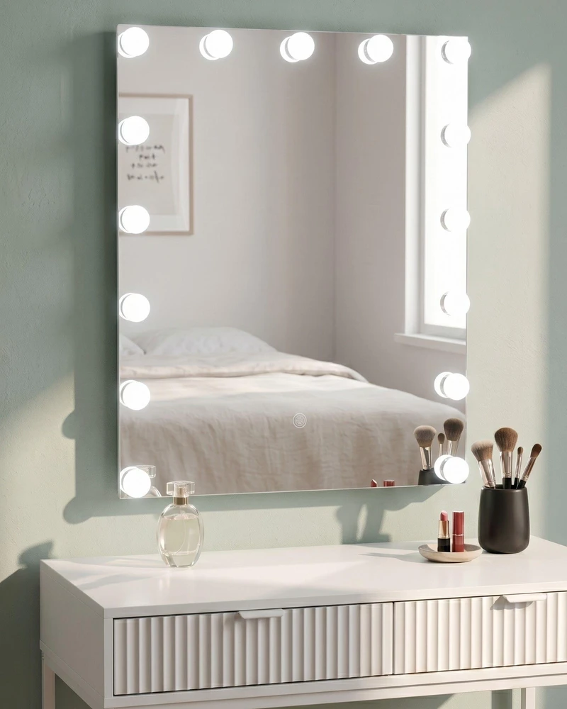 Beliani Vonios veidrodis LED LUCENAY 40 cm 50 cm sidabrinis
