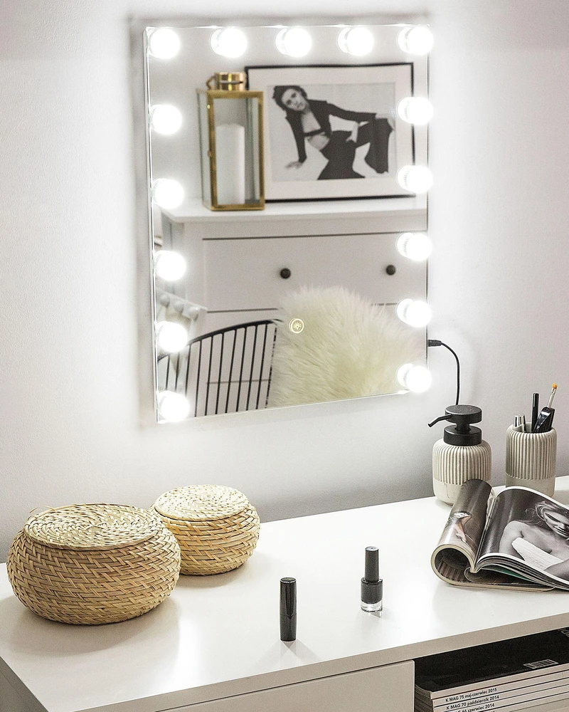 Beliani Vonios veidrodis LED LUCENAY 40 cm 50 cm sidabrinis