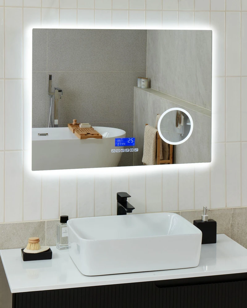 Beliani Vonios veidrodis su LED apšvietimu MONTARON 80 cm 60 cm sidabrinis
