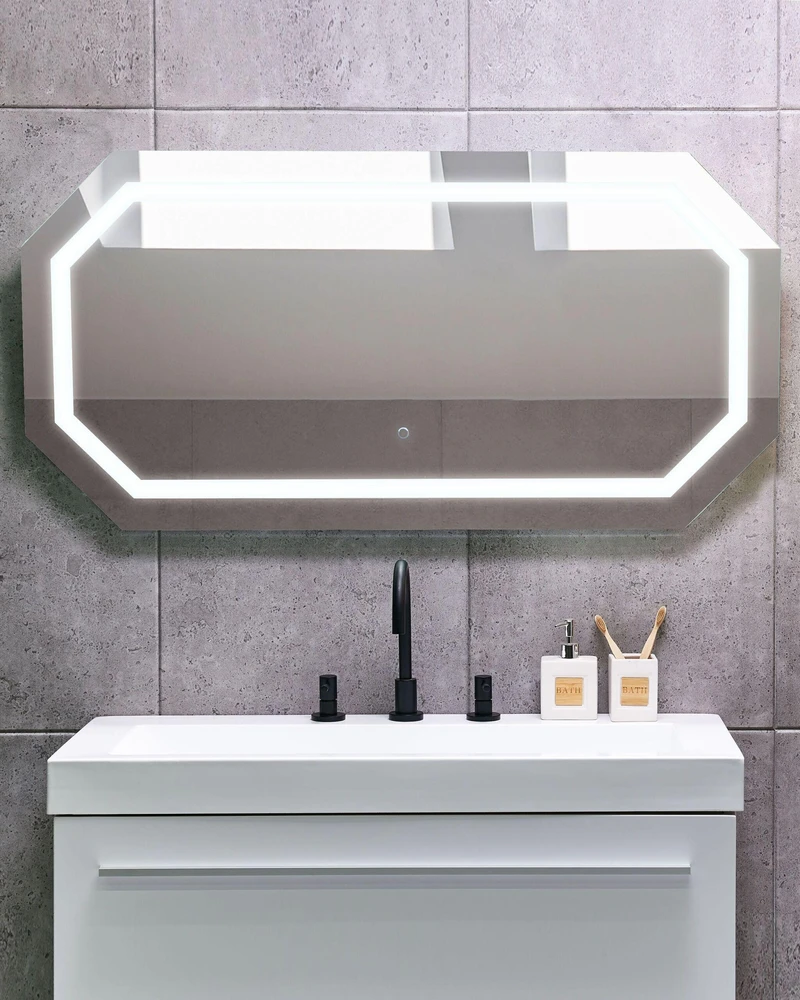 Beliani Vonios veidrodis su LED apšvietimu LOCMARIAQUER, 120 × 60 cm, sidabrinis