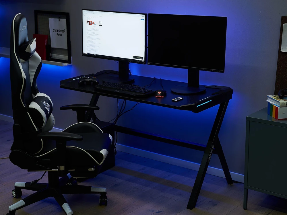 Beliani Žaidimų stalas DANVERS juodas 120 cm 60 cm RGB LED