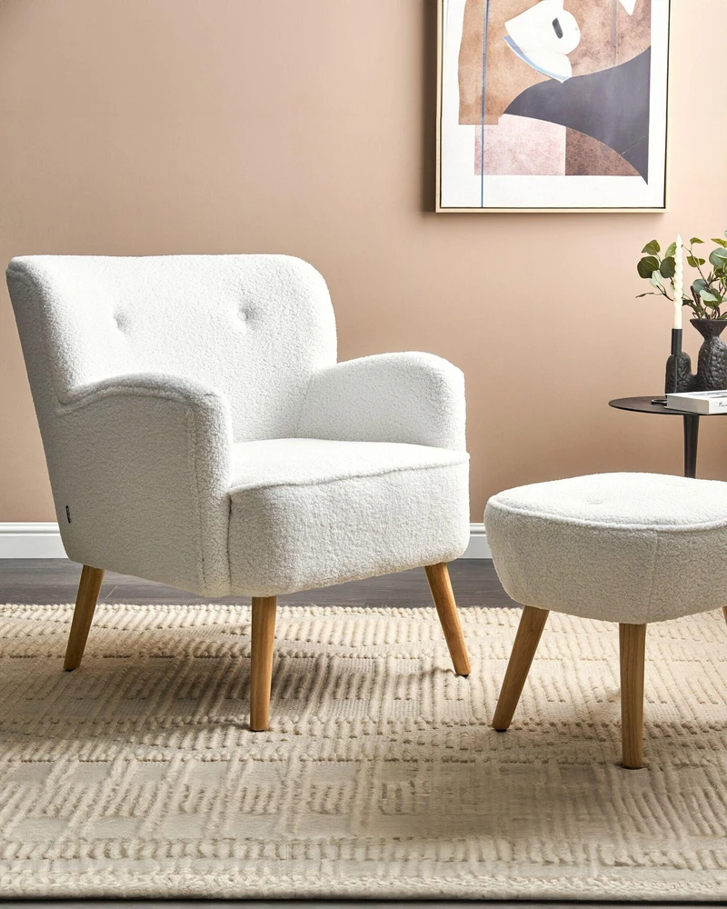 Sofa Beliani Fotel TUMBA su kojų atrama Boucle baltas