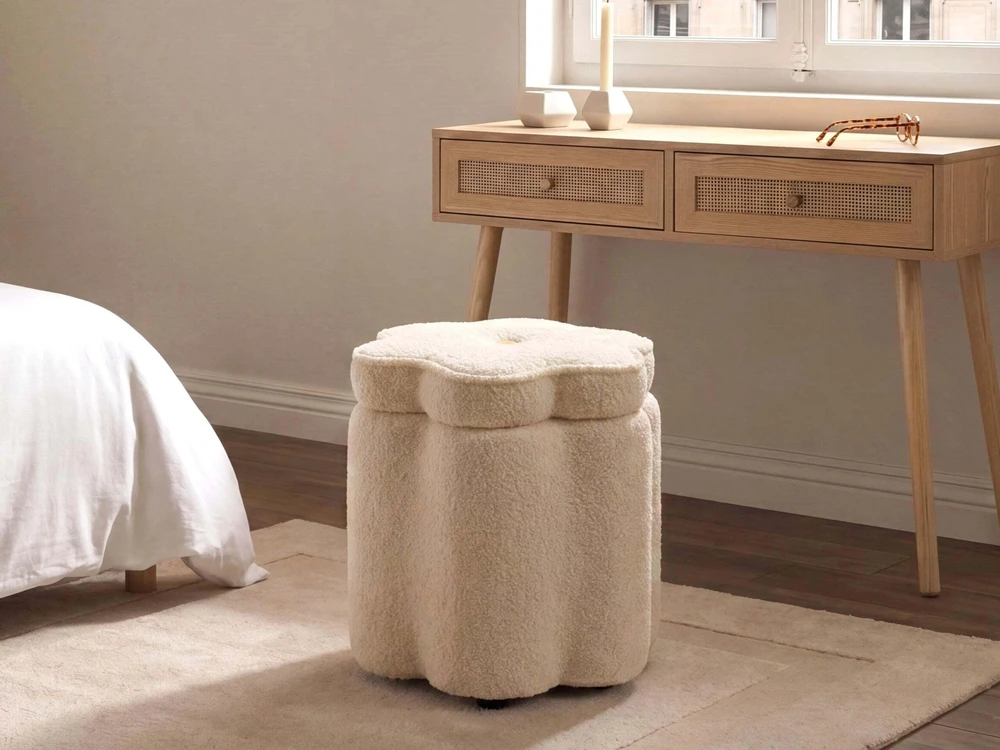 Fotelis Beliani Pufas su daiktadėže FLOWER Boucle, balta, gėlės formos