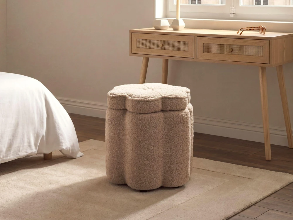 Fotelis Beliani Vaikiškas pufas su daiktadėže FLOWER Boucle smėlio spalvos gėlė