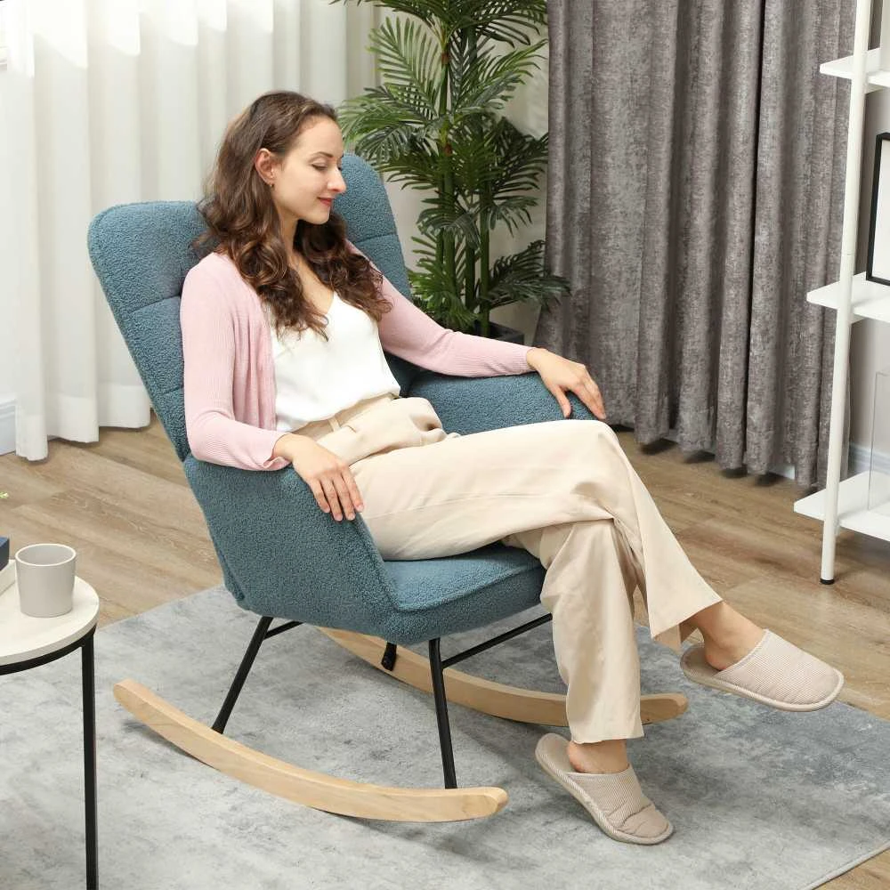 HOMCOM supamasis krėslas, fotelis su berberų vilnos optika, porankiai, paminkštintas krėslas su medinėmis pavažomis, relaksacinis krėslas svetainei, miegamajam, keliamoji galia iki 120 kg, šviesiai mėlynas