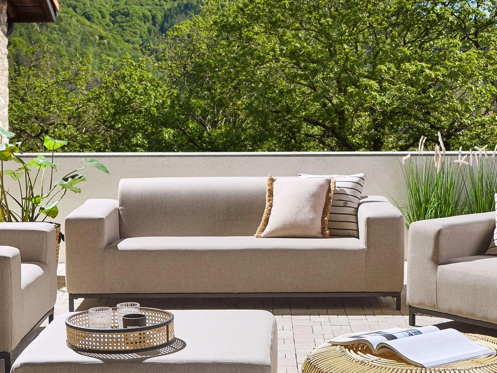 Beliani 2 vietų sodo sofa ROVIGO smėlio spalvos