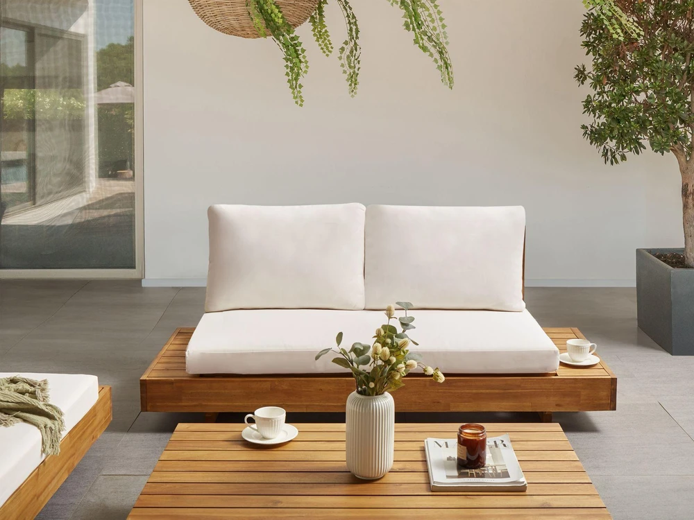 Lauko baldų komplektas Beliani 2 vietų sodo sofa MARETTIMO iš sertifikuotos akacijos medienos, kreminė balta