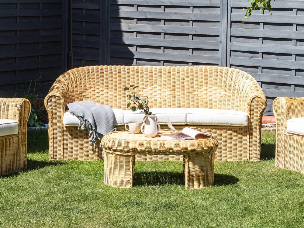 Lauko baldų komplektas Beliani 3 vietų sodo sofa LIVADEIA iš natūralaus ratano