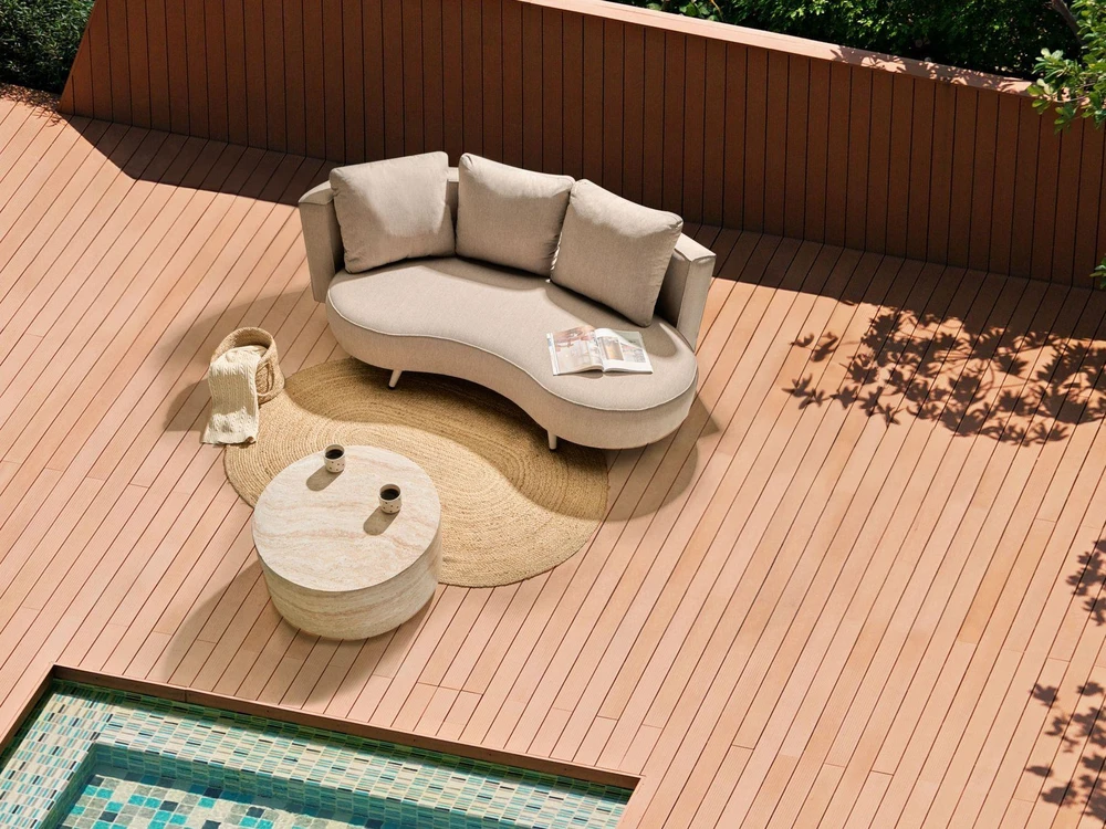 Lauko baldų komplektas Beliani 3 vietų sodo sofa PARORI dešininė, smėlio spalvos
