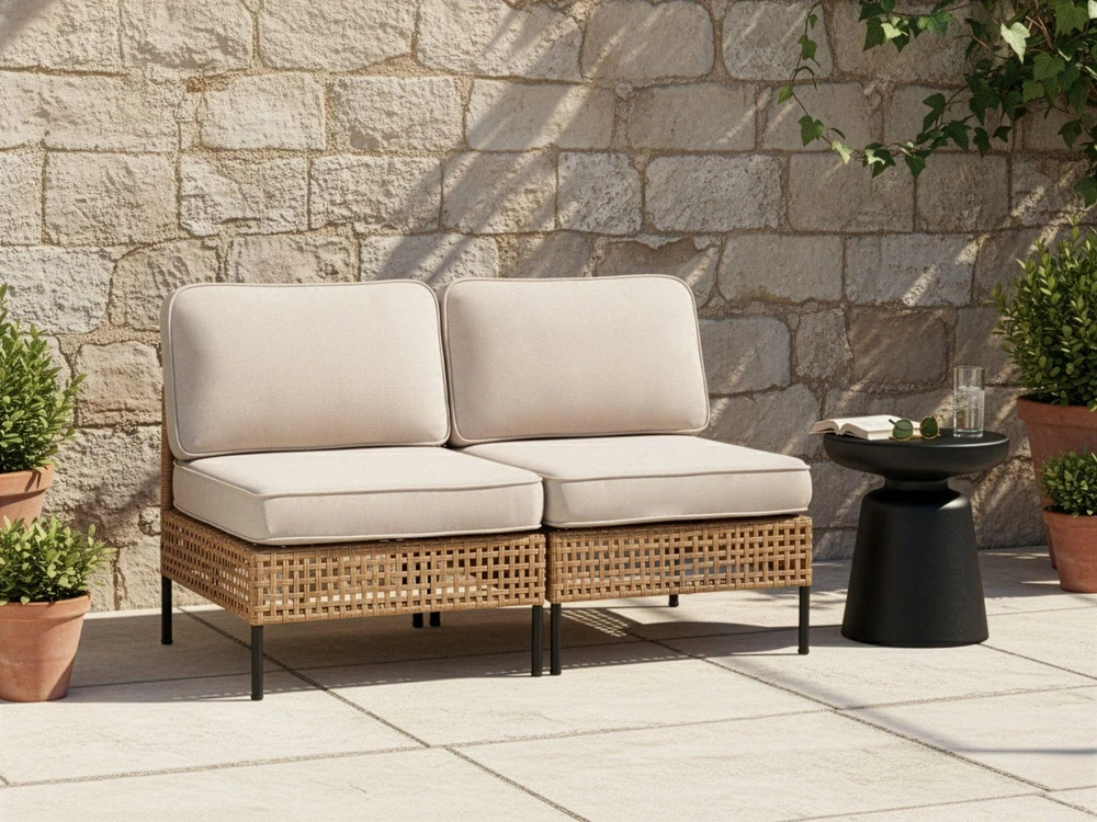 Lauko baldų komplektas Beliani Dvivietė sodo sofa be porankių OMEGANA, technoratanas, šviesiai smėlio spalvos