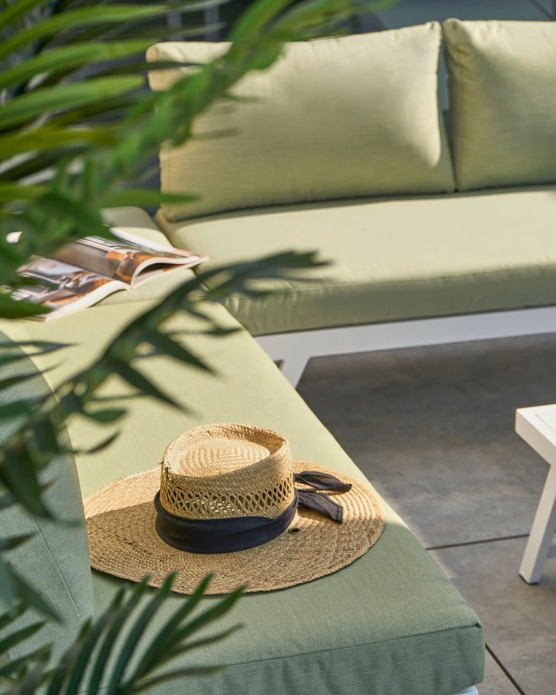 Lauko baldų komplektas Beliani Kampinė sodo sofa su staliuku 5 asmenims COCCORINO žalia metalinė