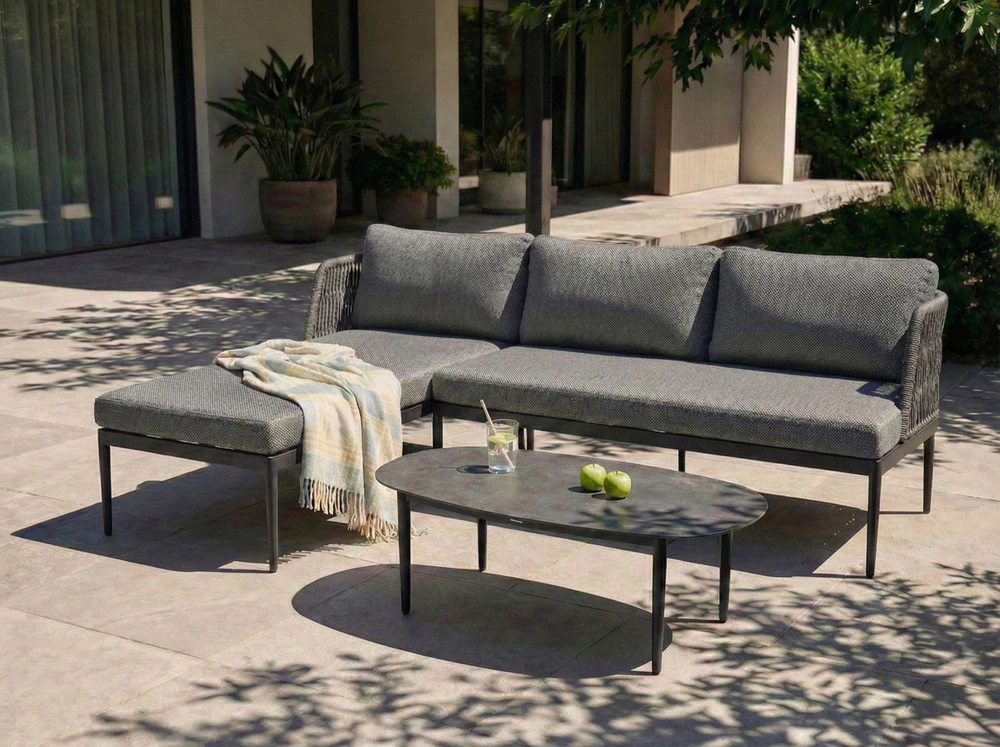 Lauko baldų komplektas Beliani L formos sodo kampinė sofa su staliuku 3 asmenims LEFFE dešininė, pilka, metalinė