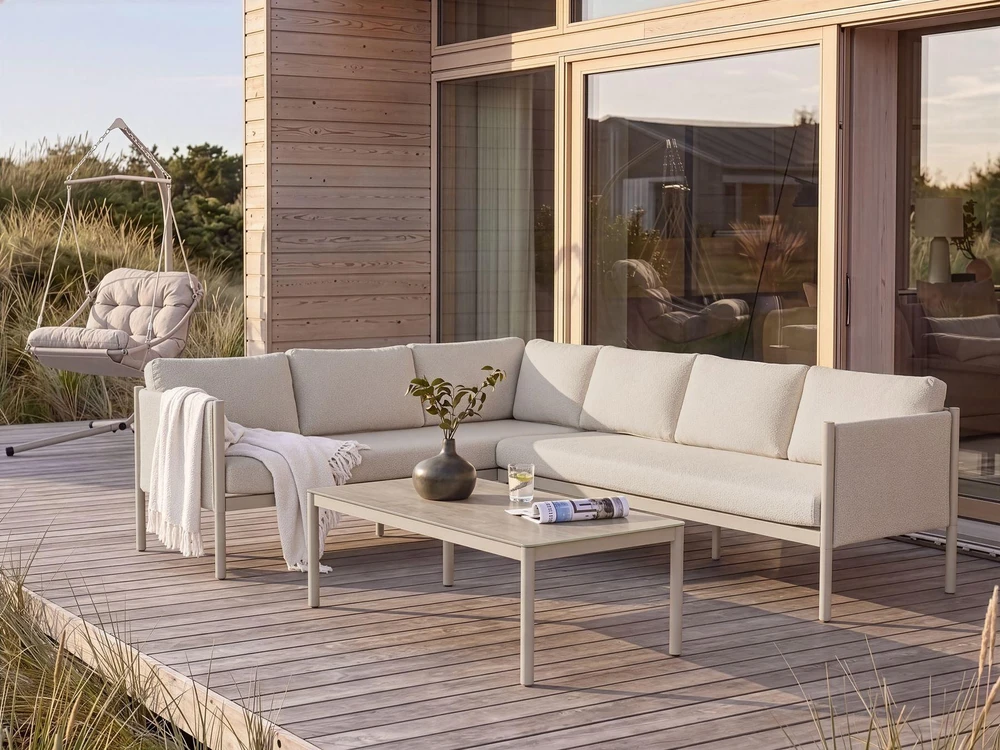 Lauko baldų komplektas Beliani Lauko kampinė sofa su staliuku 5 asmenims TONARA, metalinė, šviesiai smėlio spalvos, dešininė