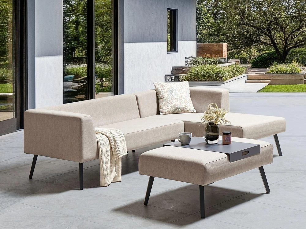 Lauko baldų komplektas Beliani Sodo kampinė sofa su staleliu 4 asmenims SORRIVOLI kairinė Smėlio spalvos