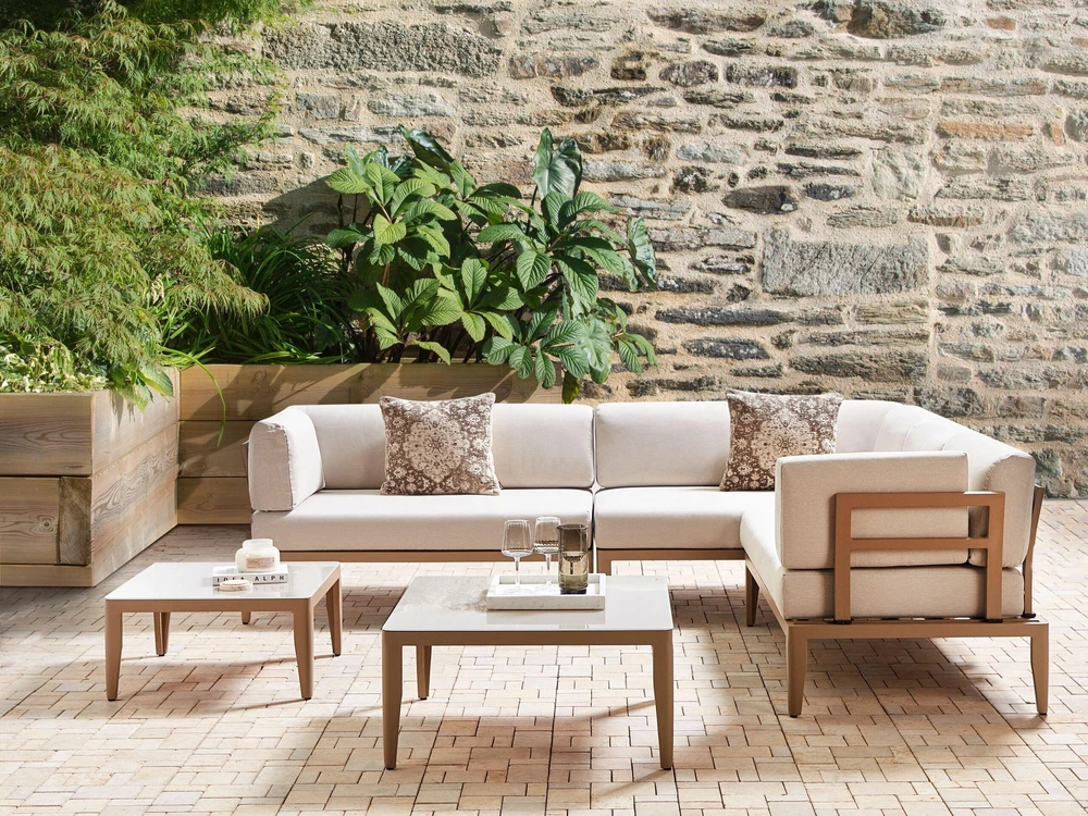Lauko baldų komplektas Beliani Sodo kampinė sofa su staliuku 6 asmenims RIMA III kairinė, šviesiai smėlio spalvos