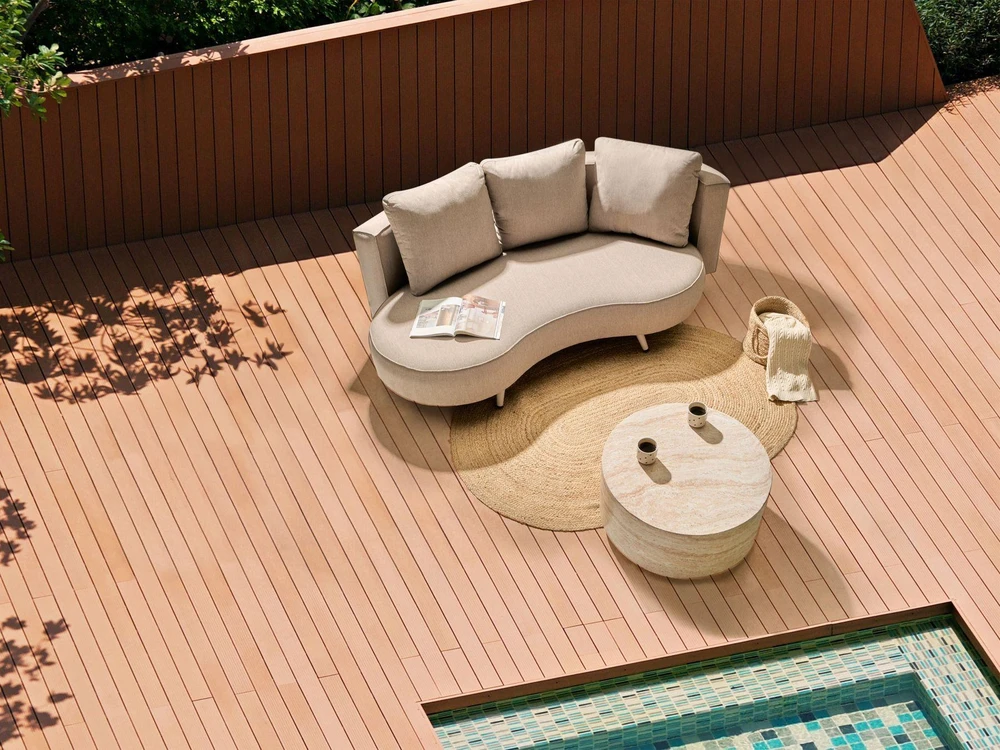 Lauko baldų komplektas Beliani Sodo sofa 3 vietų PARORI kairinė smėlio spalvos