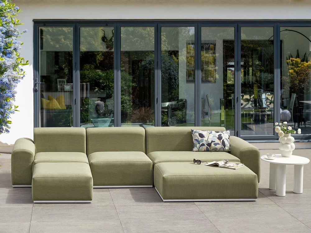 Lauko baldų komplektas Beliani Sodo sofa su otomane 7 asmenims BATTIFOLLO Alyvinė modulinė