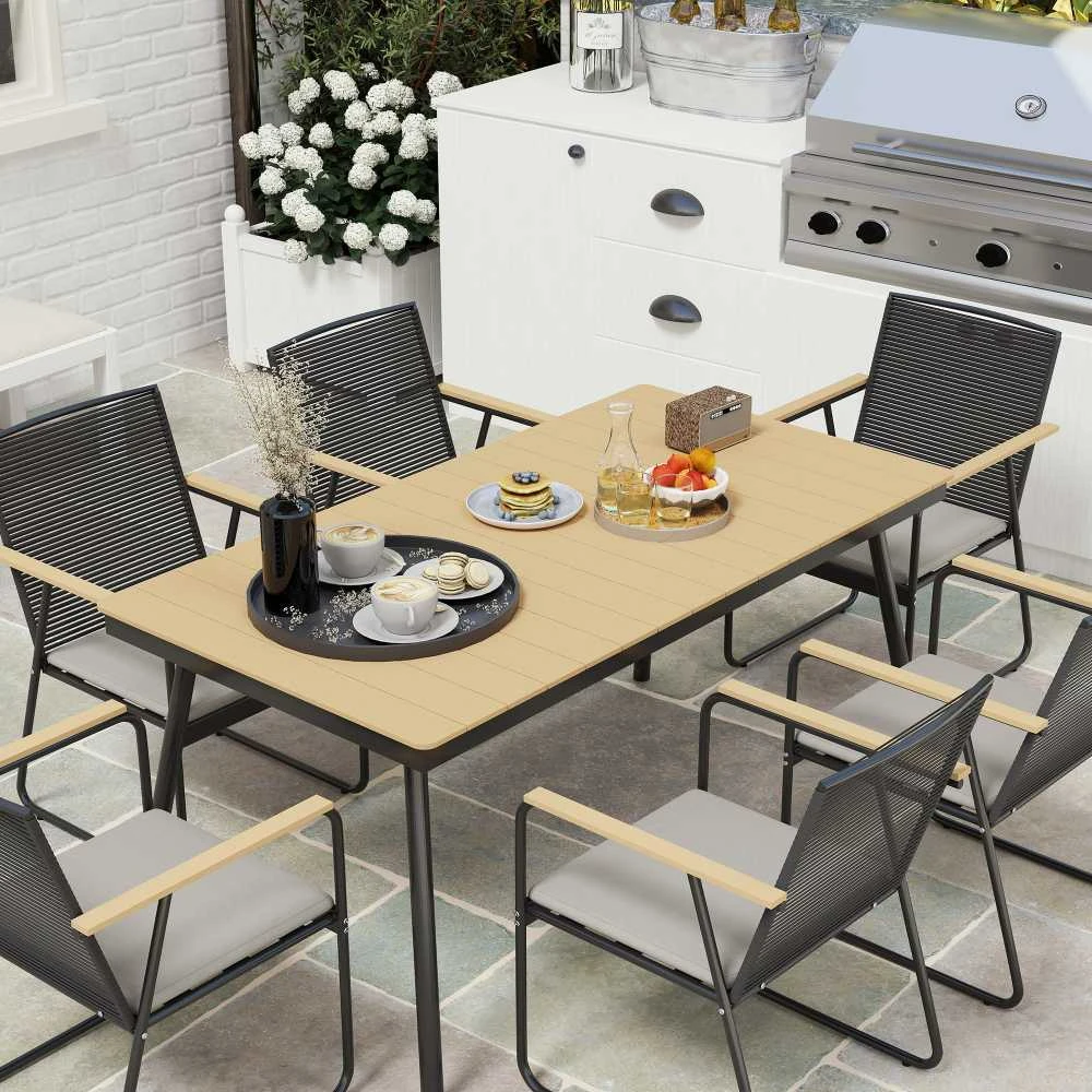 Lauko baldų komplektas Outsunny 7 dalių sėdimų baldų komplektas, metalinis valgomojo komplektas 6 asmenims, valgomasis stalas su 6 kėdėmis, virtuvės baldų komplektas su metaliniu rėmu, balkono baldai, sodo baldai terasai, natūralaus medžio spalvos