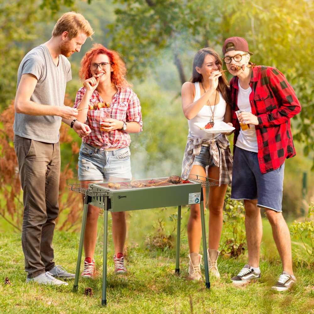 "Outsunny" medžio anglių kepsninė, stovyklavietės kepsninė su grotelėmis, grotelių spaustukas, šoniniai krepšeliai, nerūdijantis plienas + cinkuotas metalas, tamsiai žalia