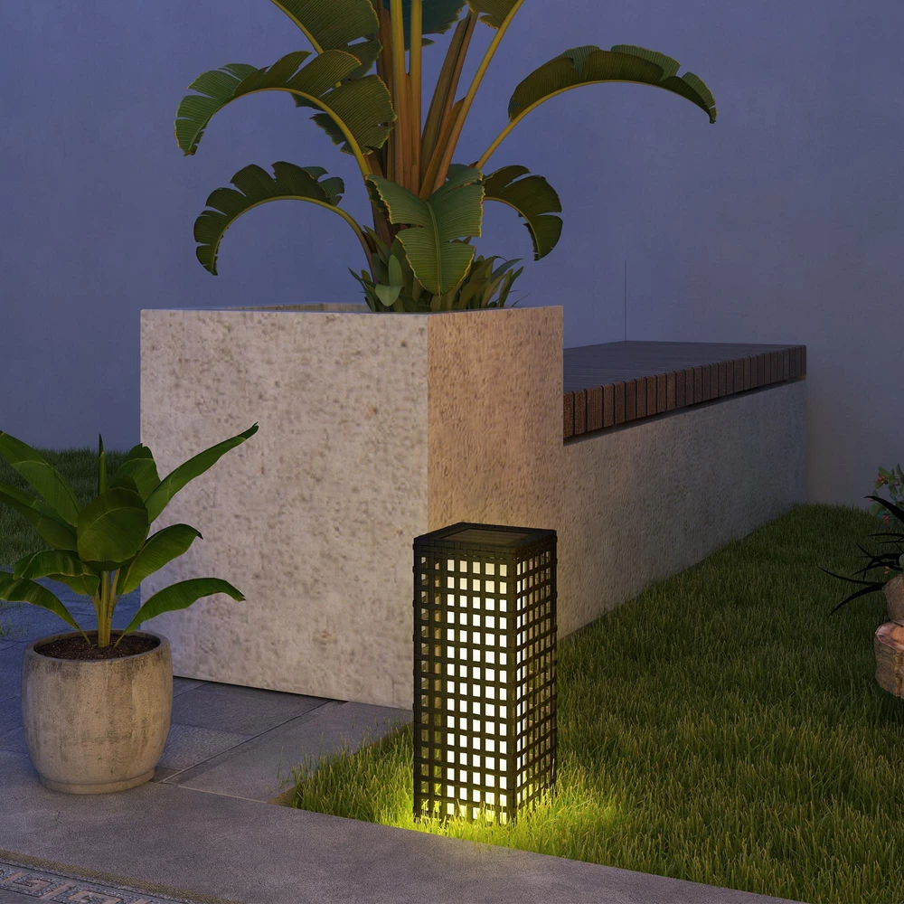 Outsunny saulės energija maitinamas šviestuvas, rotango dizainas, atsparus vandeniui, šviesos jutiklis, automatinė LED sodo lempa, juodas, 15,5x15,5x46 cm