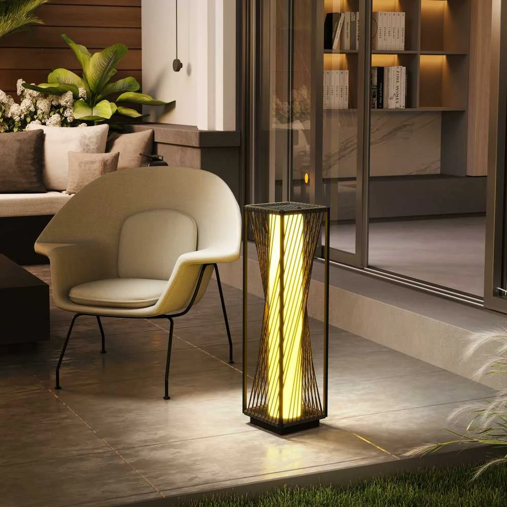 "Outsunny" saulės grindų lempa iš rotango su šviesos jutikliu 25 LED saulės lempos boho stiliaus IP44 vandeniui atspari saulės lempa saulės lempa lauko lempa įkraunamas saulės žibintas sodo balkonui lauko vejos kiemui
