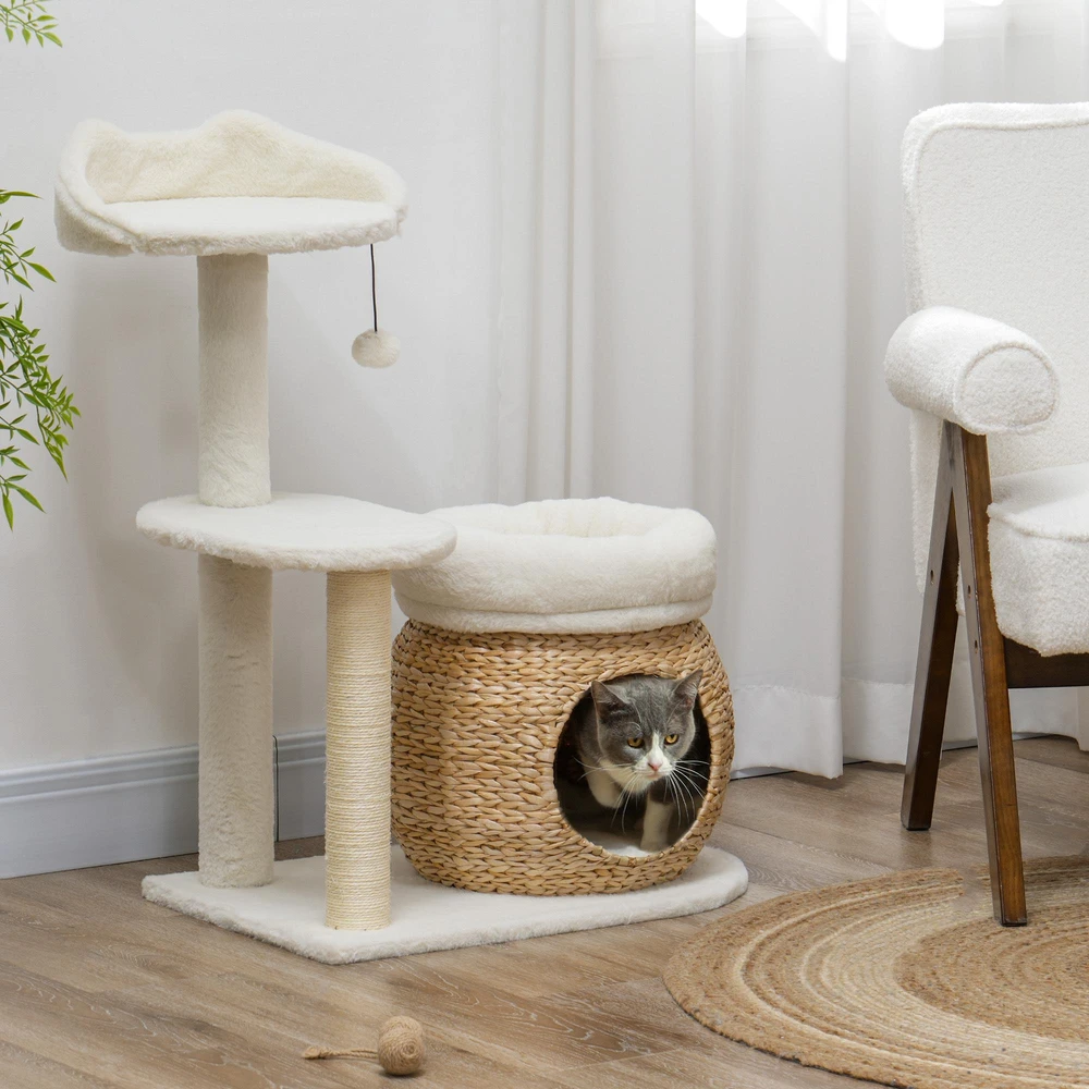 PawHut 79 cm draskyklė-namelis, su landyne, lovomis ir žaisliniais kamuoliukais, sizalio kolonėlės, katėms iki 5kg, kreminės spalvos